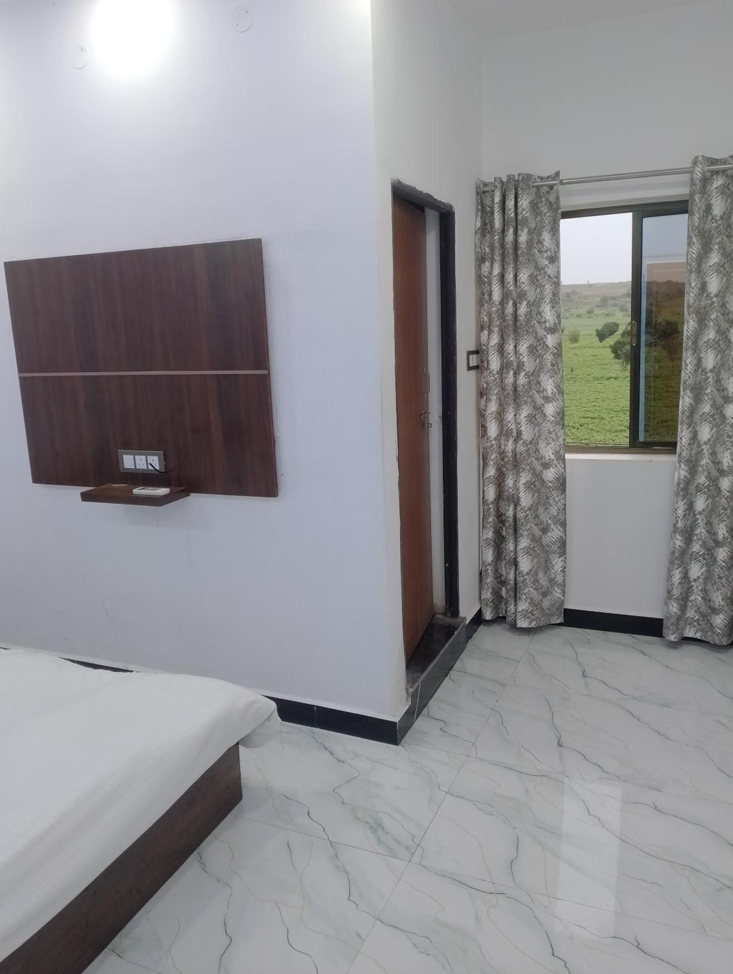 Hotel Moonlight & Restaurant Sehore Buitenkant foto