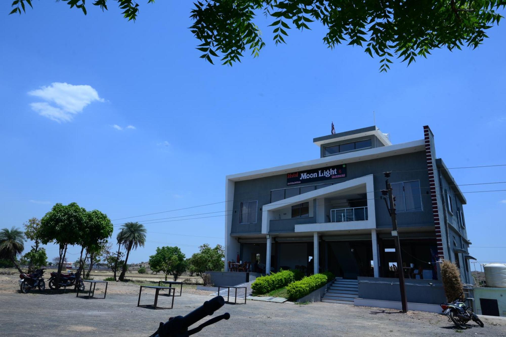 Hotel Moonlight & Restaurant Sehore Buitenkant foto